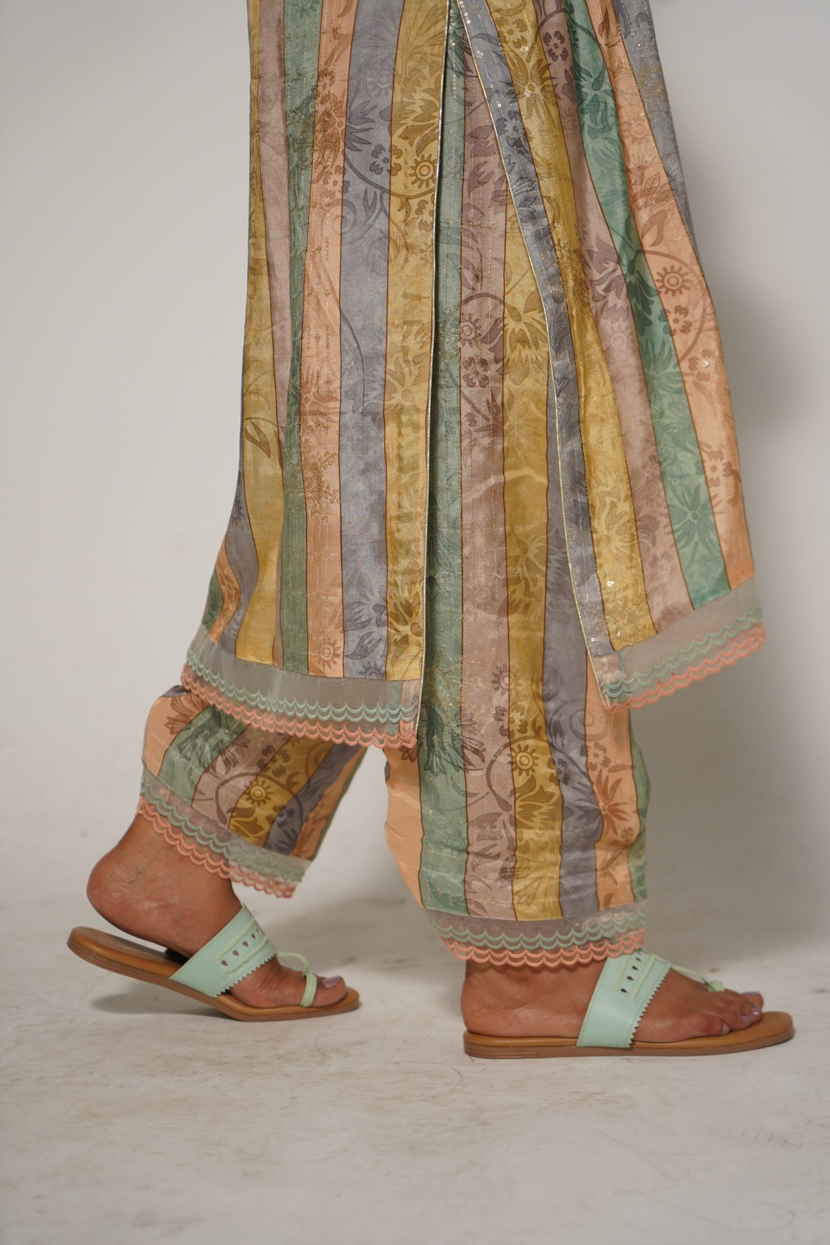 Four Shades Muslin Kurta Set - Image 4